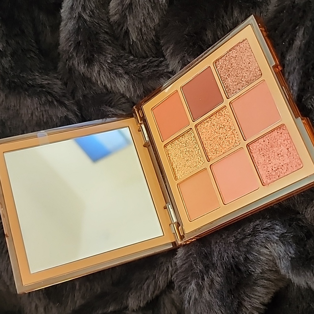 Huda Beauty - Eyeshadow in Nude Medium